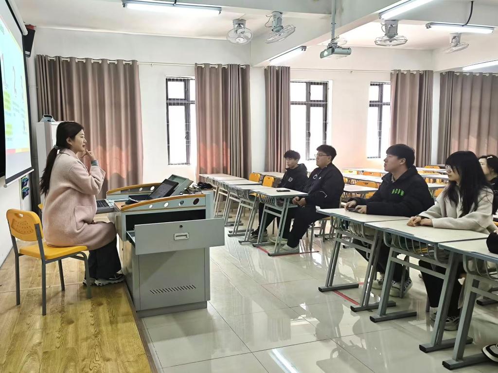 守護心靈之窗 學校心理咨詢中心開展接線培訓，打造專業教育信息咨詢服務體系